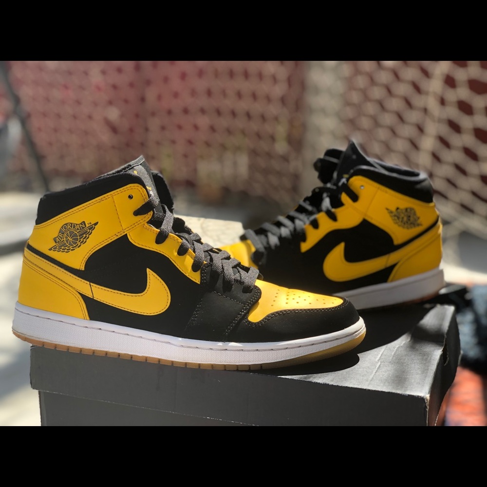 amazing conditionCome with extra laces and og box